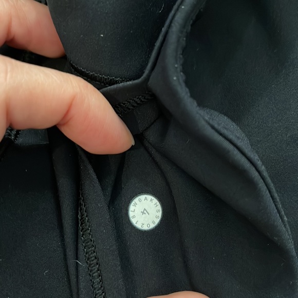 Lululemon Fast and Free Crop II 19" *Nulux sz 4 black - Picture 3 of 6